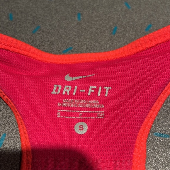 Nike Tank - Picture 3 of 4